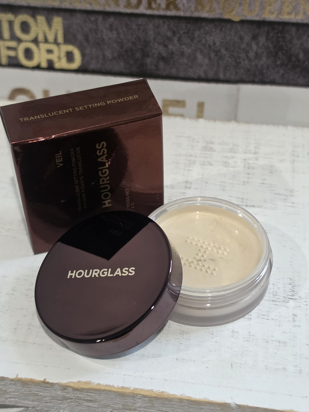 Hourglass Translucent Setting Powder - Ivory/Nude - Picture 3 of 3